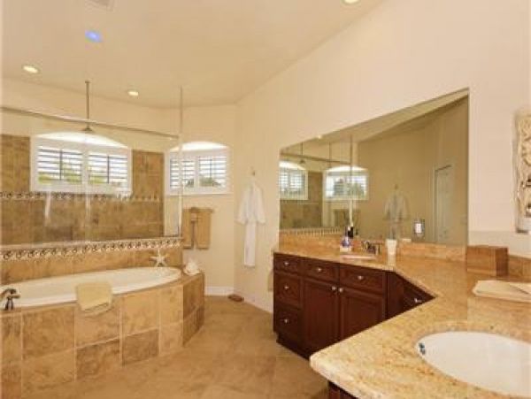Waterfront 8 Bedroom Vacation Home in Cape Coral