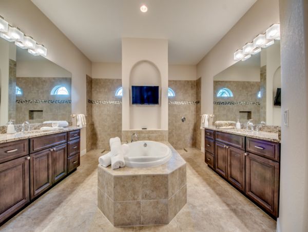 Waterfront 8 Bedroom Vacation Home in Cape Coral