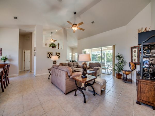 Cape Coral Three Bedroom Luxury Vacation Home with Caged Pool