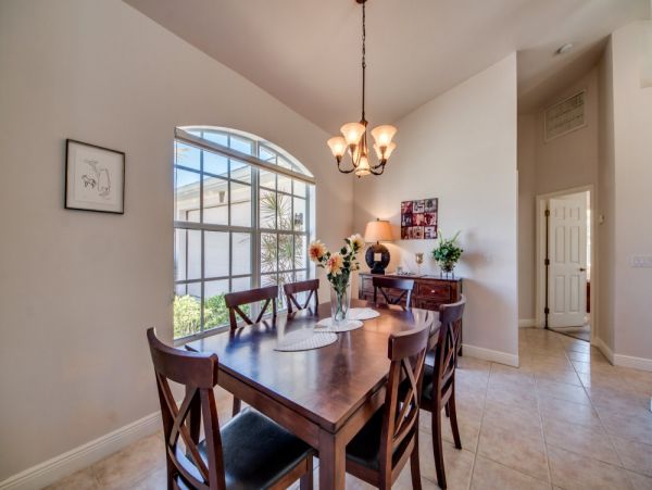 Cape Coral Three Bedroom Luxury Vacation Home with Caged Pool