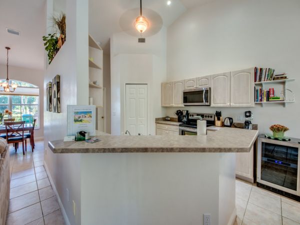 Cape Coral Three Bedroom Luxury Vacation Home with Caged Pool