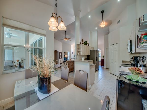 Cape Coral Three Bedroom Luxury Vacation Home with Caged Pool