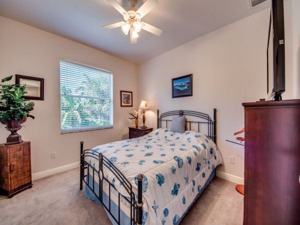 Cape Coral Three Bedroom Luxury Vacation Home with Caged Pool
