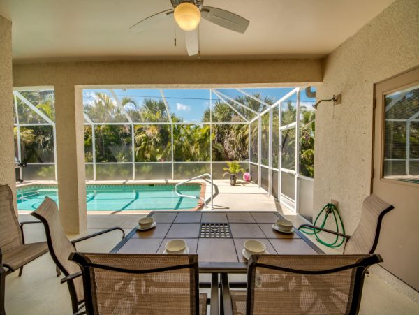 Cape Coral Three Bedroom Luxury Vacation Home with Caged Pool