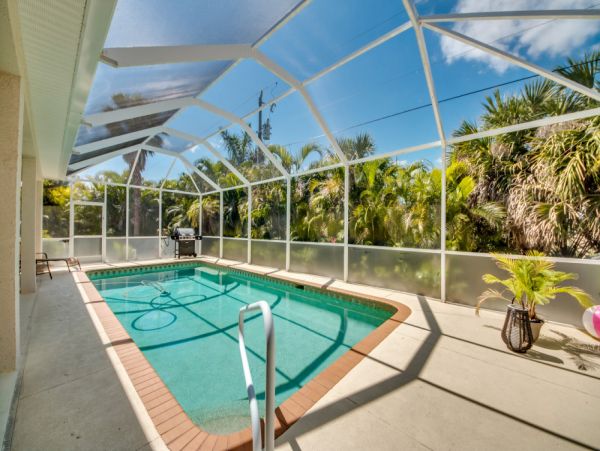 Cape Coral Three Bedroom Luxury Vacation Home with Caged Pool