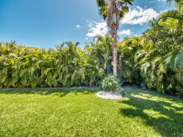Cape Coral Three Bedroom Luxury Vacation Home with Caged Pool