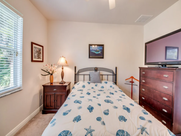 Cape Coral Three Bedroom Luxury Vacation Home with Caged Pool
