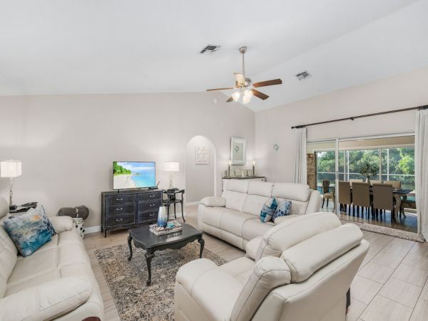 Canalfront 3 Bedroom Pool Home in Cape Coral with Dock