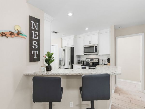 Canalfront 3 Bedroom Pool Home in Cape Coral with Dock