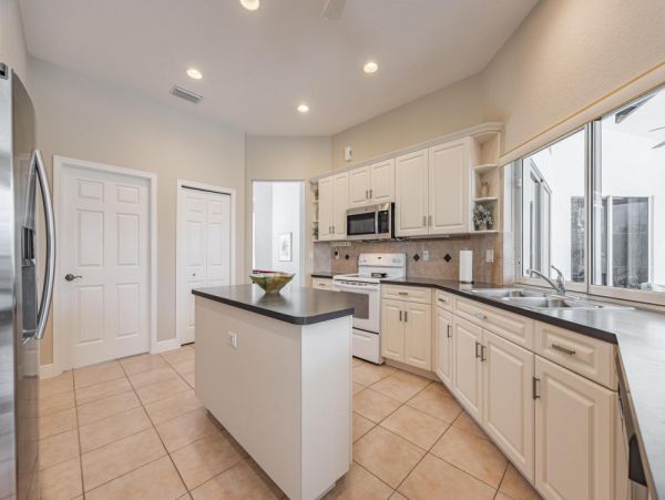 Cape Coral Home 1024389