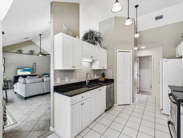 Cape Coral Home 1024408