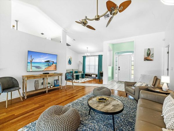 Cape Coral Vacation Pool Home Canal Views Three Bedroom