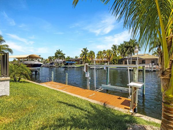 Cape Coral Vacation Pool Home Canal Views Three Bedroom