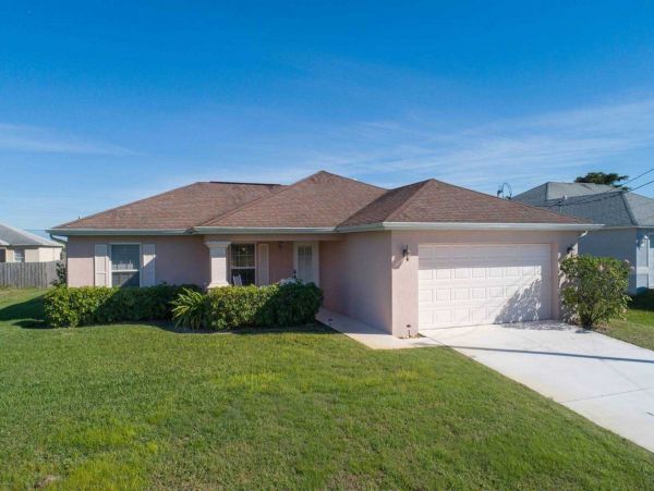 Cape Coral Vacation Home Three Bedroom