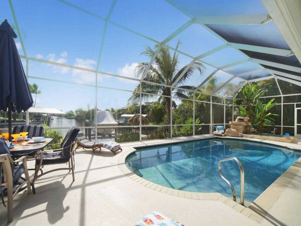Three Bedroom Waterside Vacation Rental Home Cape Coral