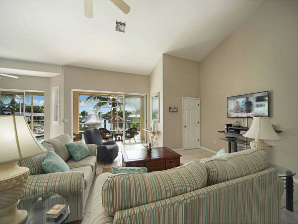 Three Bedroom Waterside Vacation Rental Home Cape Coral