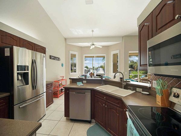Three Bedroom Waterside Vacation Rental Home Cape Coral