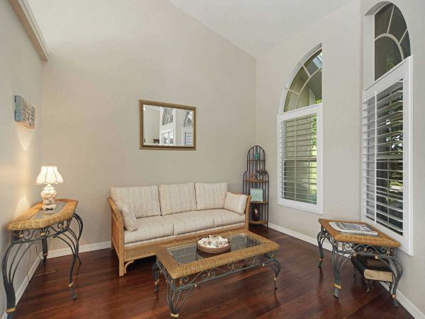 Three Bedroom Waterside Vacation Rental Home Cape Coral
