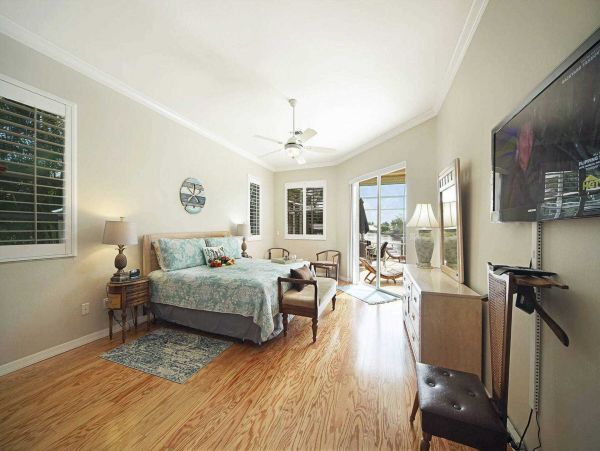 Three Bedroom Waterside Vacation Rental Home Cape Coral