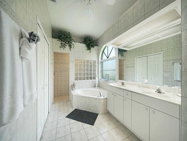 Three Bedroom Waterside Vacation Rental Home Cape Coral