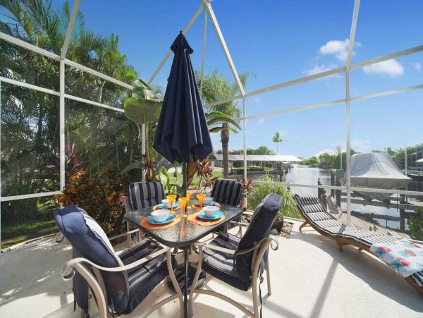 Three Bedroom Waterside Vacation Rental Home Cape Coral
