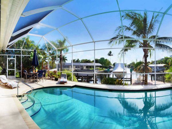 Three Bedroom Waterside Vacation Rental Home Cape Coral