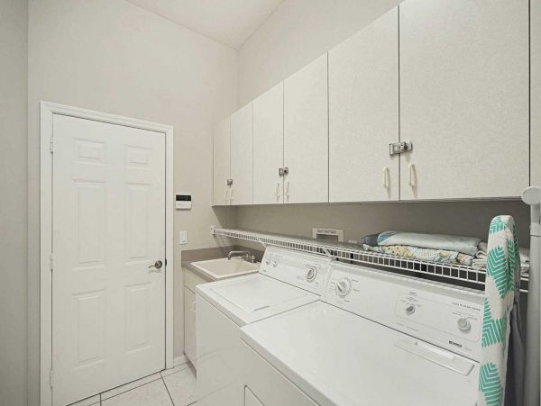 Three Bedroom Waterside Vacation Rental Home Cape Coral
