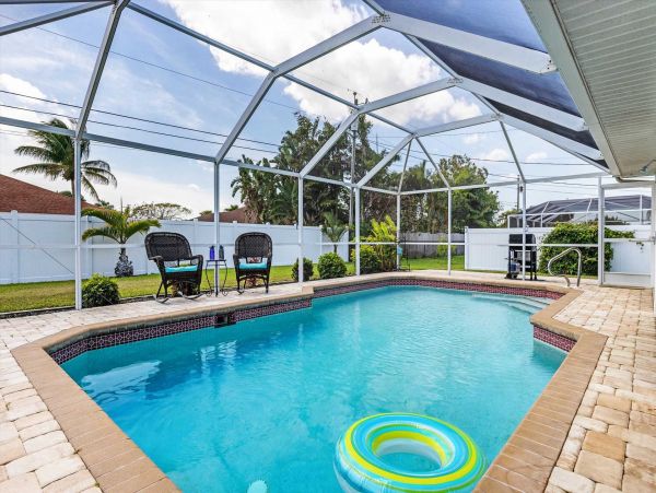 Charming 3 Bedroom Vacation Home with Private Pool
