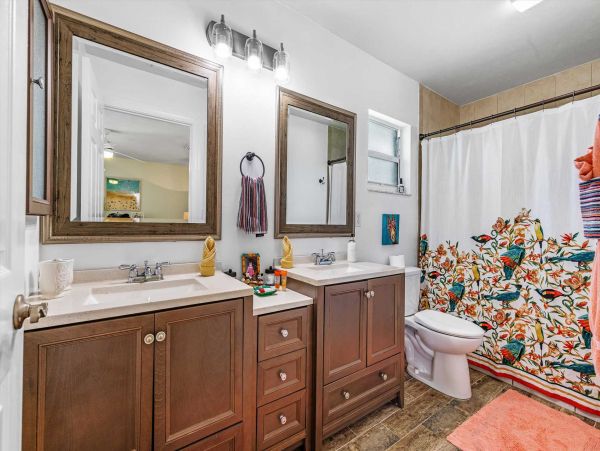 Charming 3 Bedroom Vacation Home with Private Pool