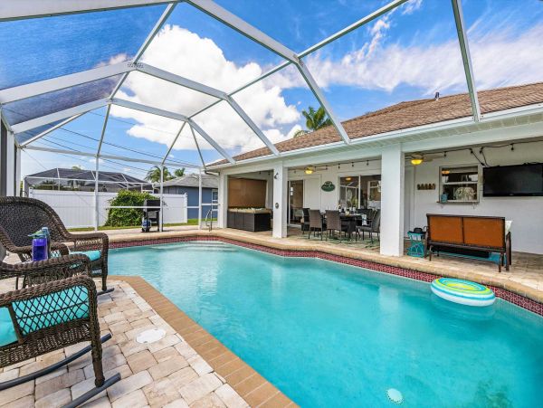 Charming 3 Bedroom Vacation Home with Private Pool