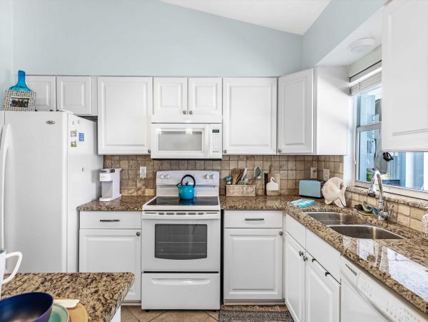 Charming 3 Bedroom Vacation Home with Private Pool