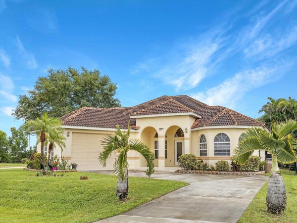 Cape Coral Luxury Four Bedroom Pool Home Vacation Rental