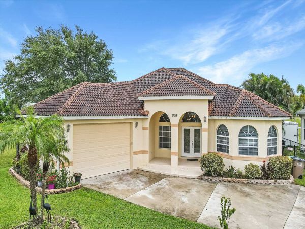 Cape Coral Luxury Four Bedroom Pool Home Vacation Rental
