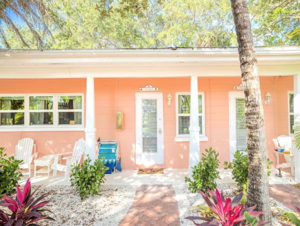 Pet friendly Renovated Bungalow