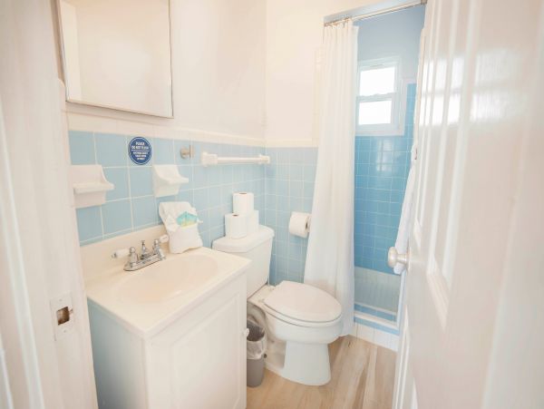 Pet friendly Renovated Bungalow