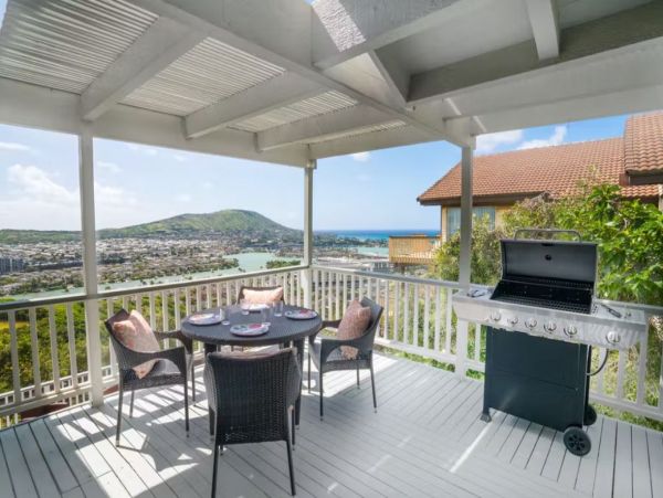 Honolulu Vacation Rental with Ocean Views 4-Bedroom Home