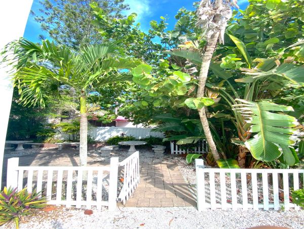 3 Bedroom Oceanfront Apartment, pet friendly, best location in Siesta Key