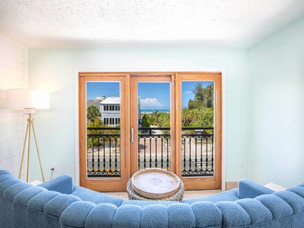 3 Bedroom Oceanfront Apartment, pet friendly, best location in Siesta Key