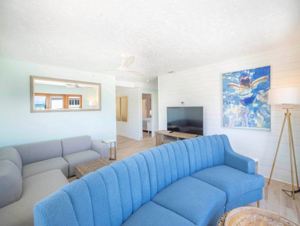 3 Bedroom Oceanfront Apartment, pet friendly, best location in Siesta Key