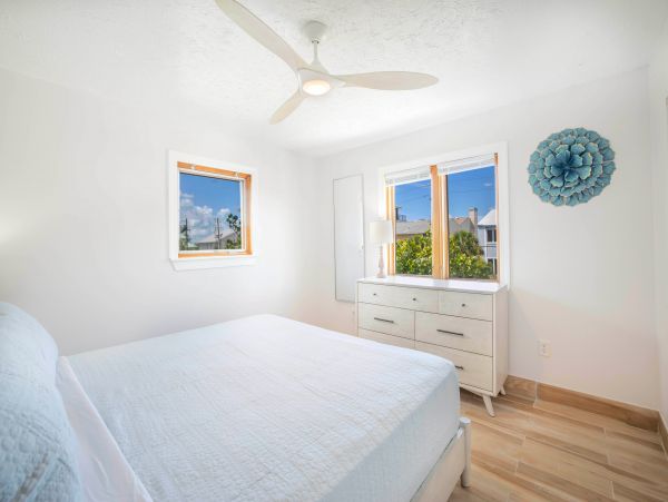 3 Bedroom Oceanfront Apartment, pet friendly, best location in Siesta Key