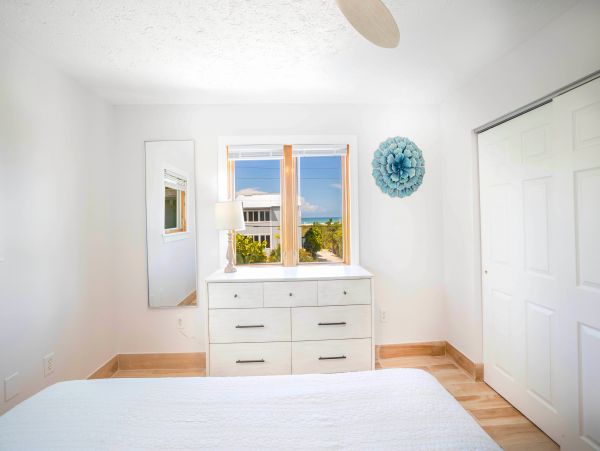 3 Bedroom Oceanfront Apartment, pet friendly, best location in Siesta Key