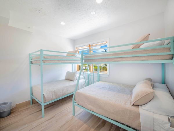 3 Bedroom Oceanfront Apartment, pet friendly, best location in Siesta Key