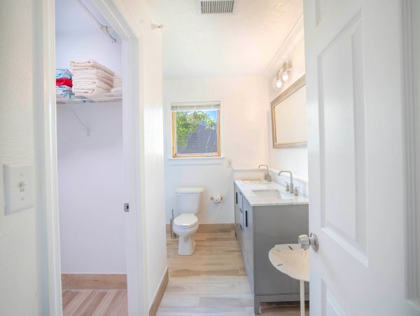 3 Bedroom Oceanfront Apartment, pet friendly, best location in Siesta Key