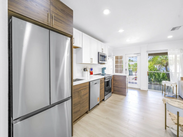 Beach Retreat with Heated Pool in the Heart of Siesta Key Village