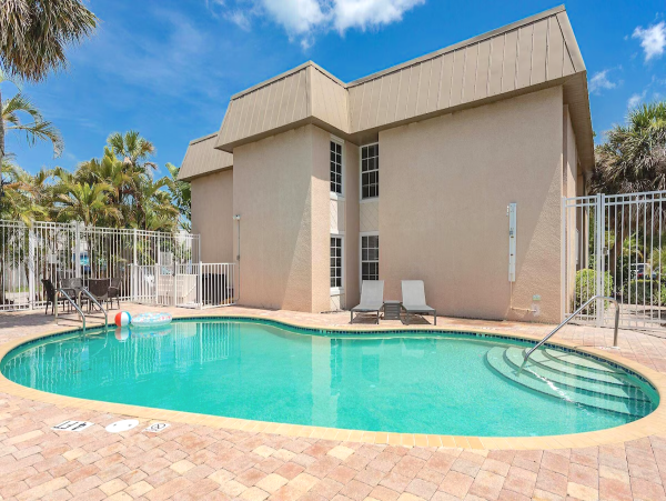 Beach Retreat with Heated Pool in the Heart of Siesta Key Village