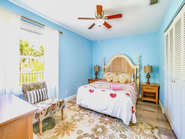 Siesta Key Vacation Home Eight Bedroom Walk to Beach