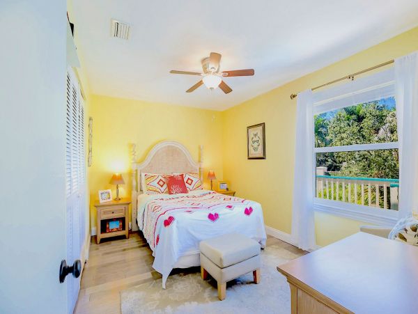 Siesta Key Vacation Home Eight Bedroom Walk to Beach