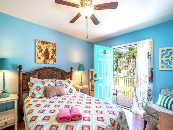 Siesta Key Vacation Home Eight Bedroom Walk to Beach
