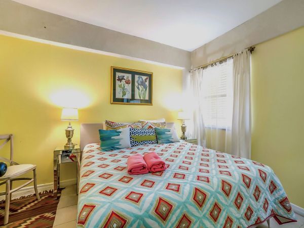 Siesta Key Vacation Home Eight Bedroom Walk to Beach