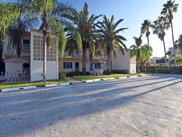 Cozy Beachside Retreat in Siesta Key